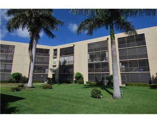 555 Banyan Tree Lane - Photo 1