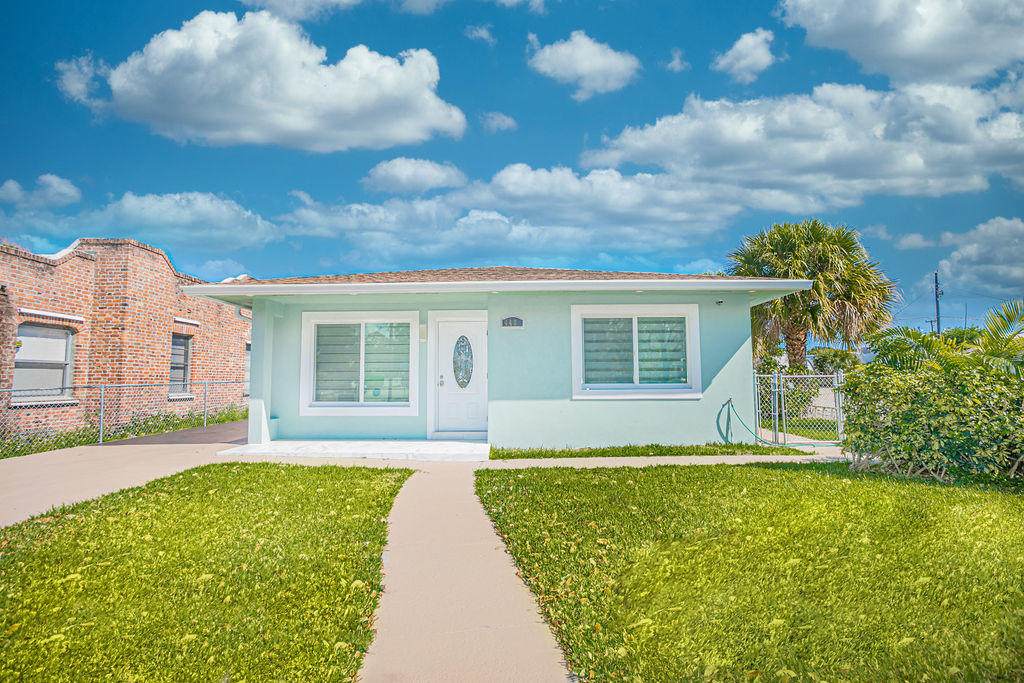 4400 Garden Avenue - Photo 1