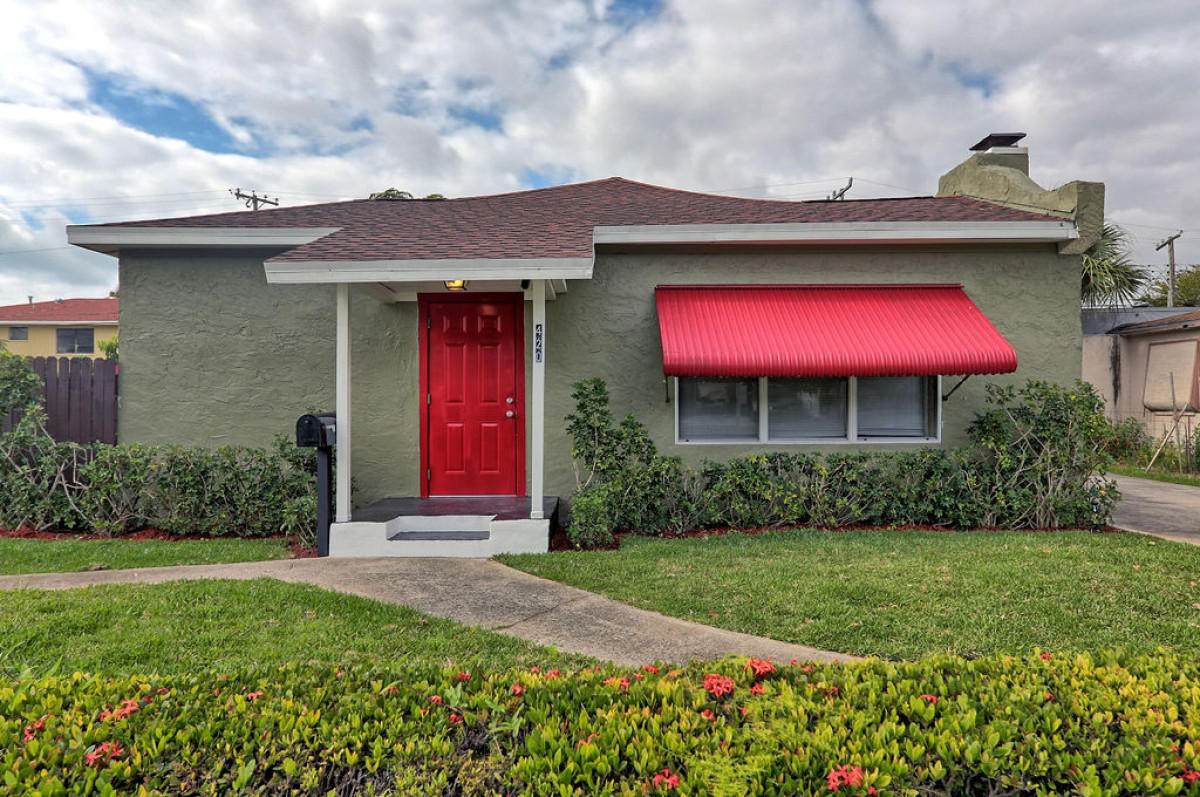 420 50th Street - Photo 1