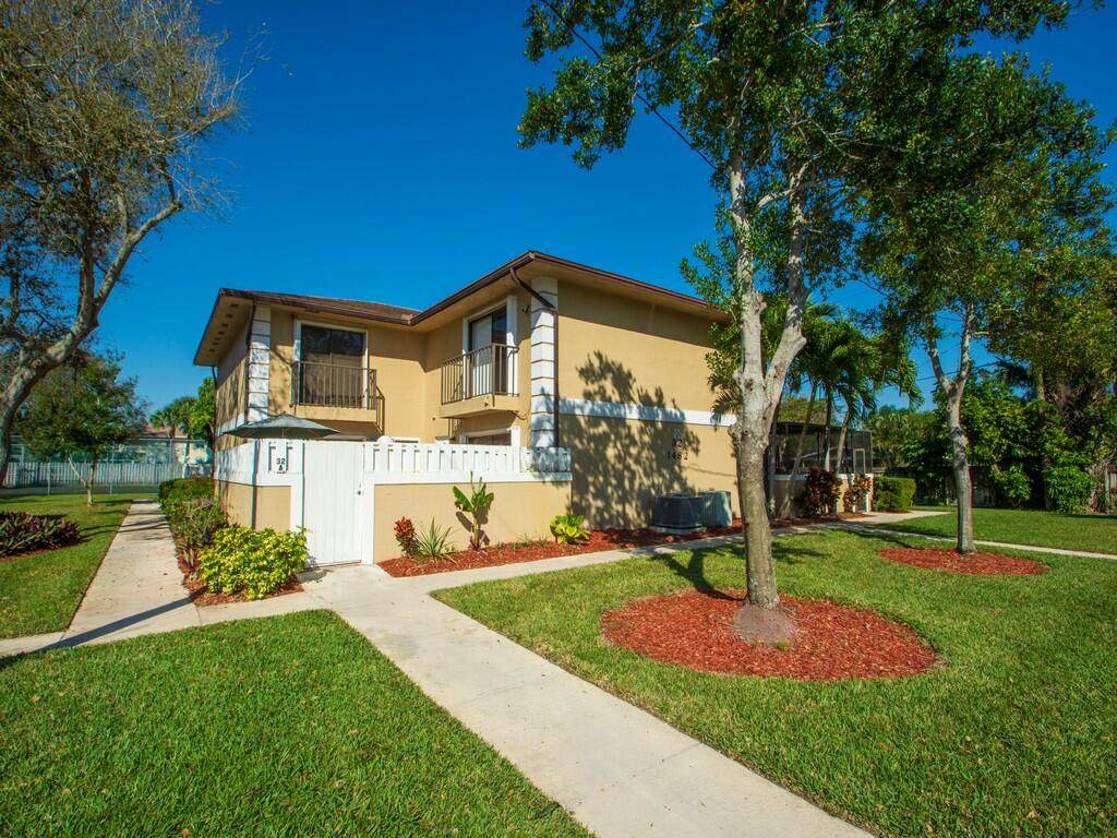 1482 Lawnwood Circle - Photo 1