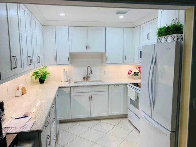 34 Somerset B - Photo 1