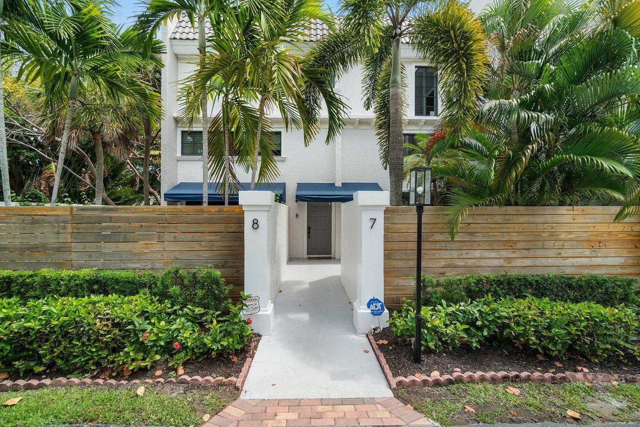 801 Palm Trail - Photo 1