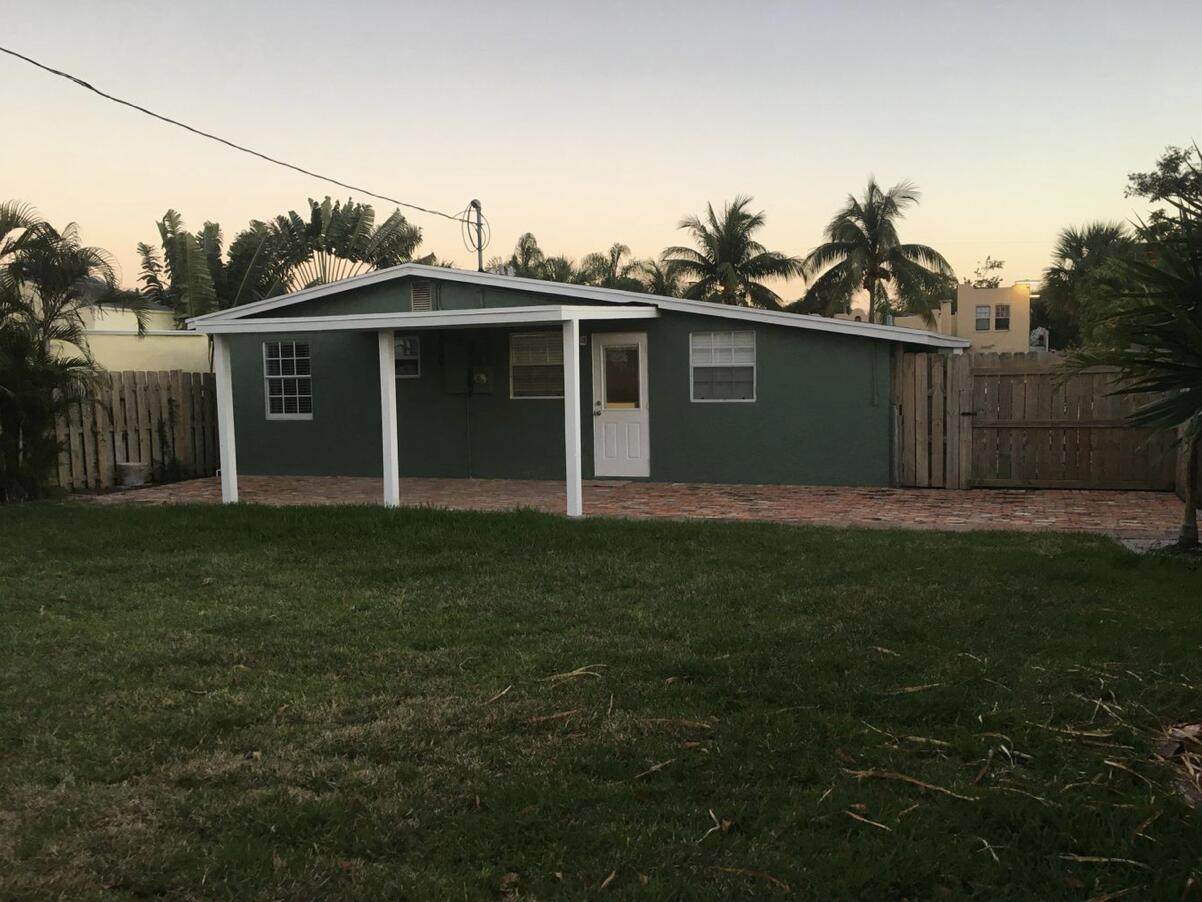 615 El Prado - Photo 1