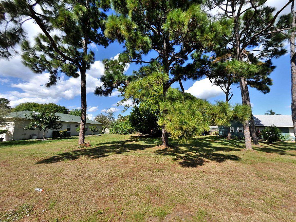 1506 Pine Hollow Drive - Photo 1