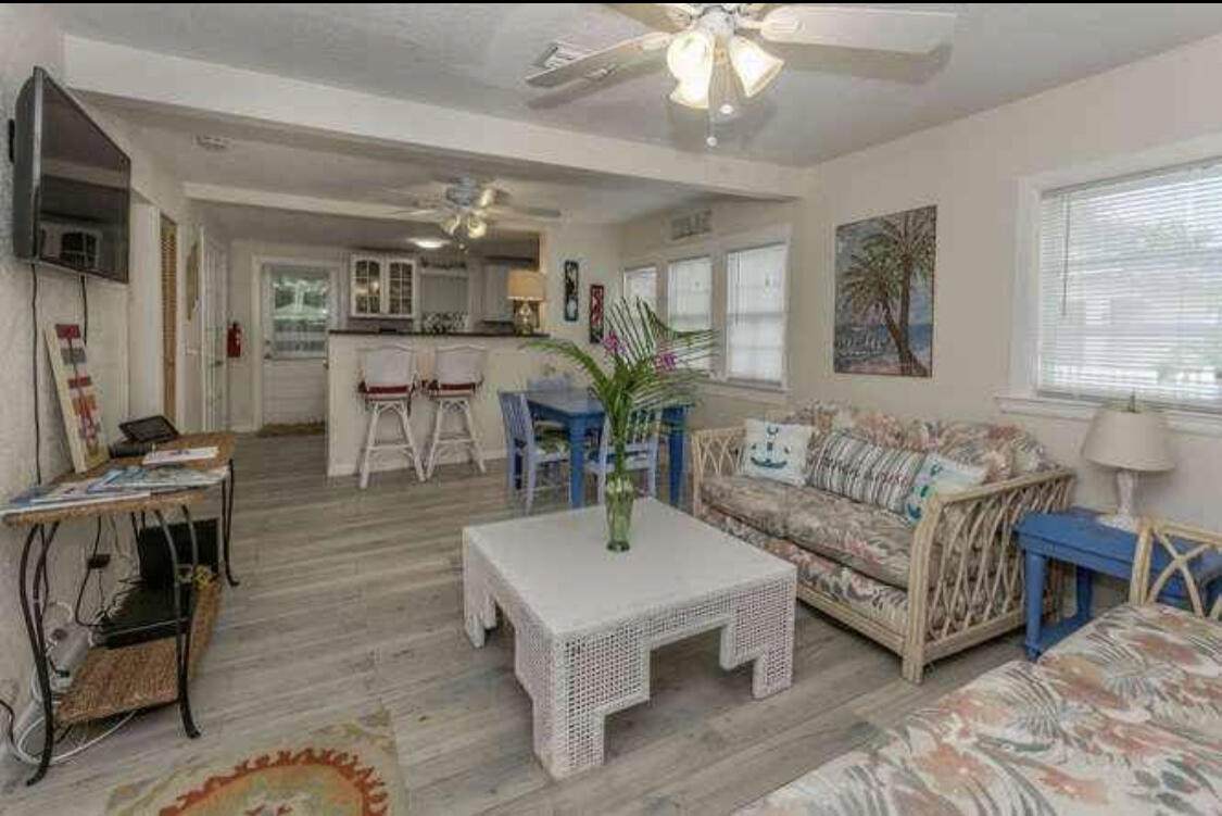 221 25th Street - Photo 1