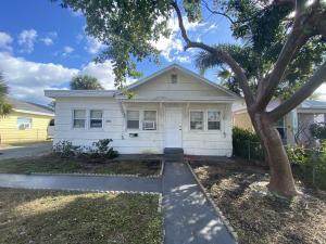 210 C Street - Photo 1