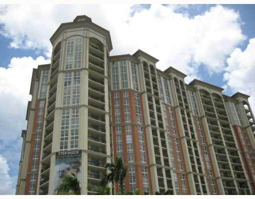 550 Okeechobee Boulevard - Photo 1