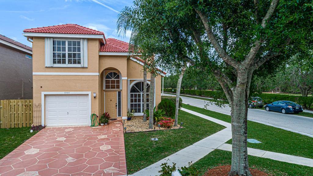 7997 Lakewood Cove Court - Photo 1