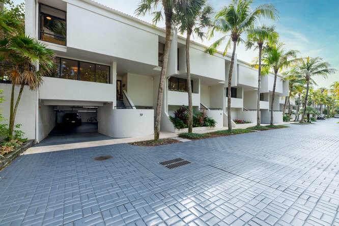 2335 Ocean Boulevard - Photo 1
