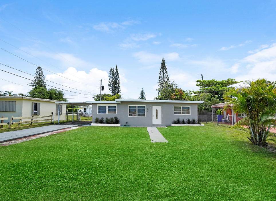 501 61st Terrace - Photo 1