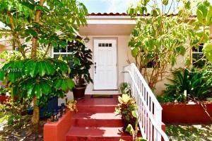 8401 Crespi Boulevard - Photo 1