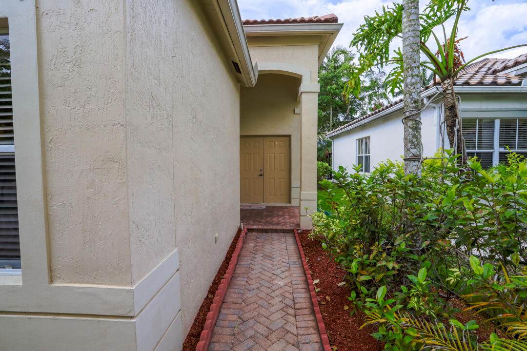 1002 Bluewood Terrace - Photo 1