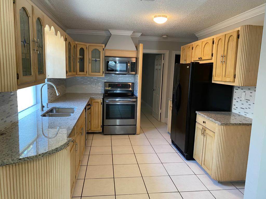 326 F Street - Photo 1
