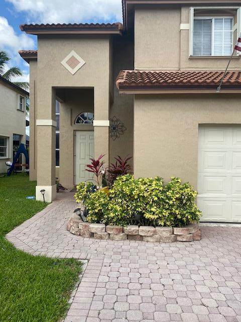 438 Lakeside Circle - Photo 1