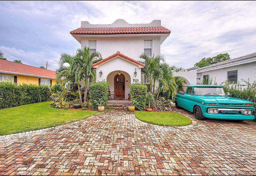 626 Palmway - Photo 1