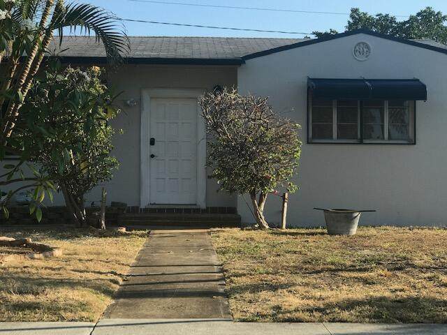 371 Forest Hill Boulevard - Photo 1