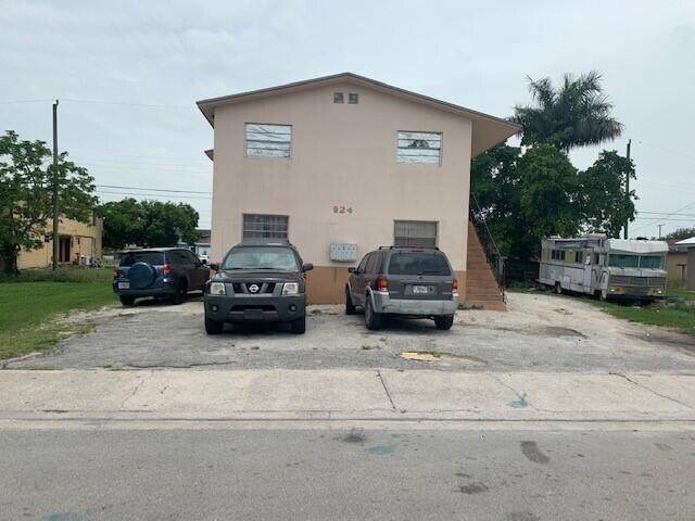 924 Avenue C Place - Photo 1