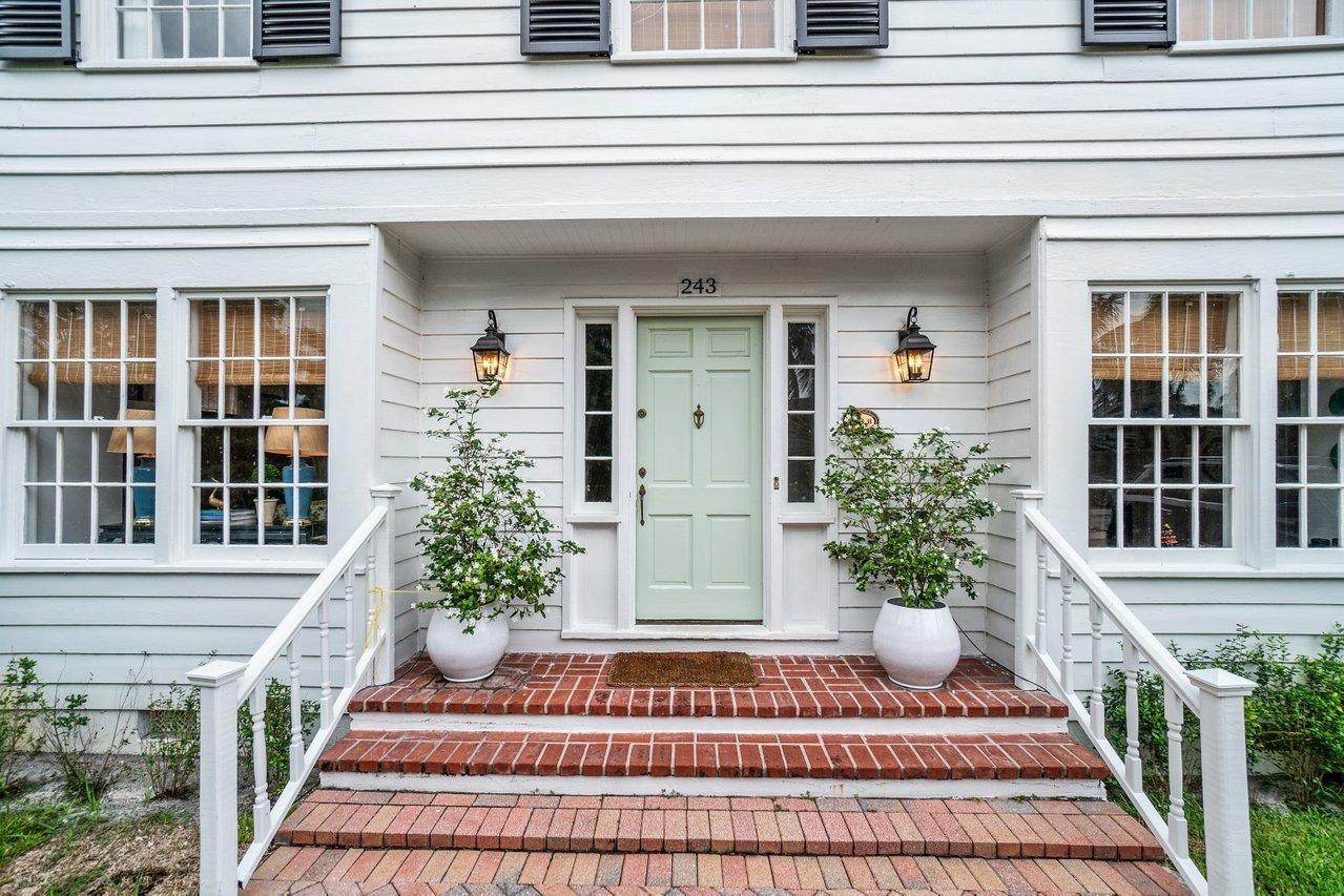 243 Pershing Way - Photo 1