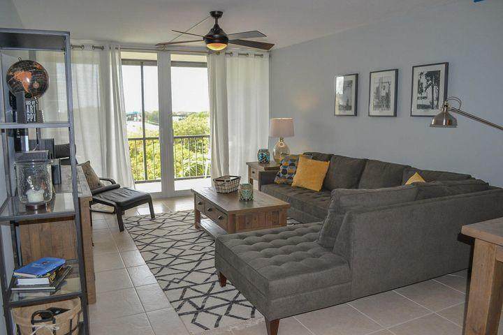 20 Royal Palm Way - Photo 1