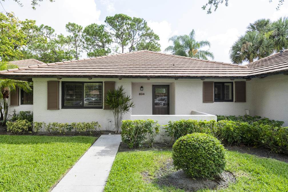 834 Club Drive - Photo 1