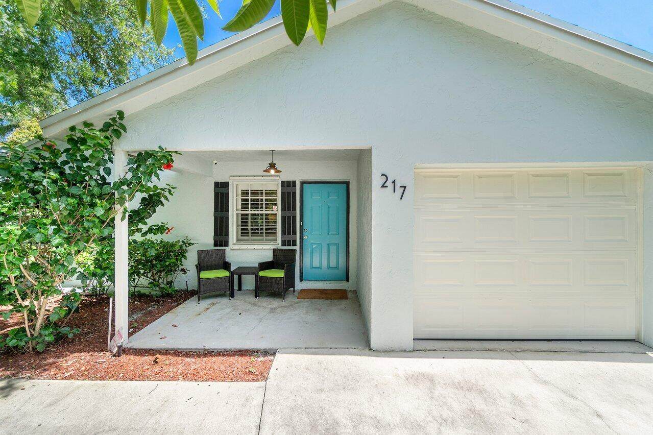 217 10th Street - Photo 1