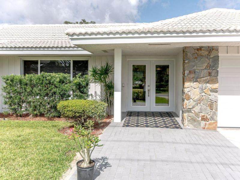 143 Country Club Drive - Photo 1