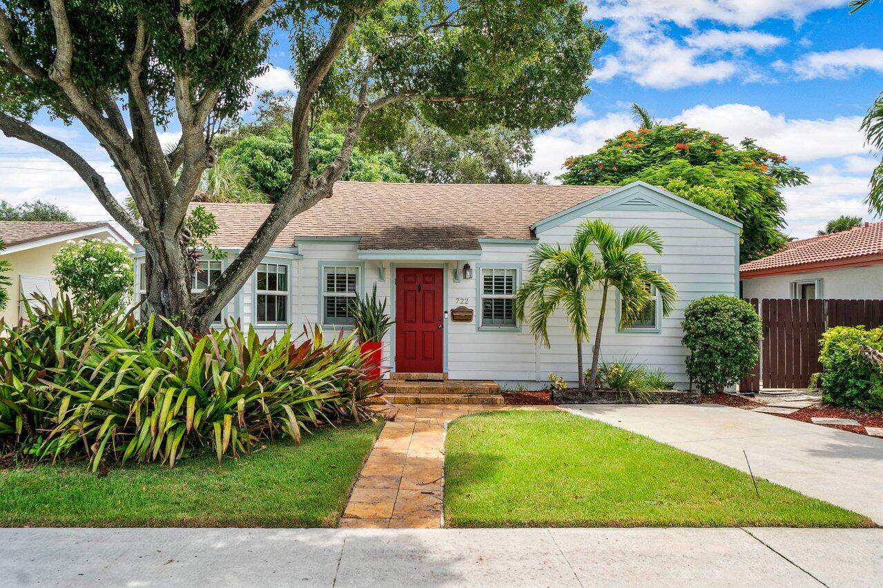 722 Palmway - Photo 1