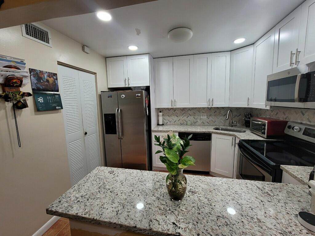 516 Shady Pine Way - Photo 1