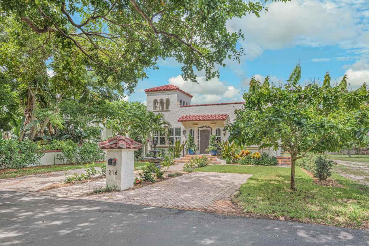 216 Hibiscus Avenue - Photo 1