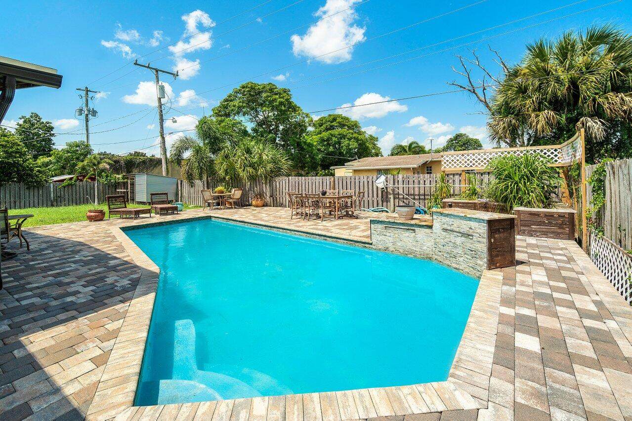 1439 Pine Street - Photo 1