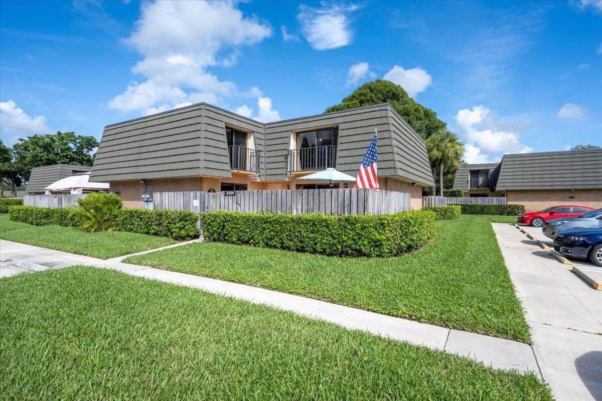 3304 33rd Way - Photo 1