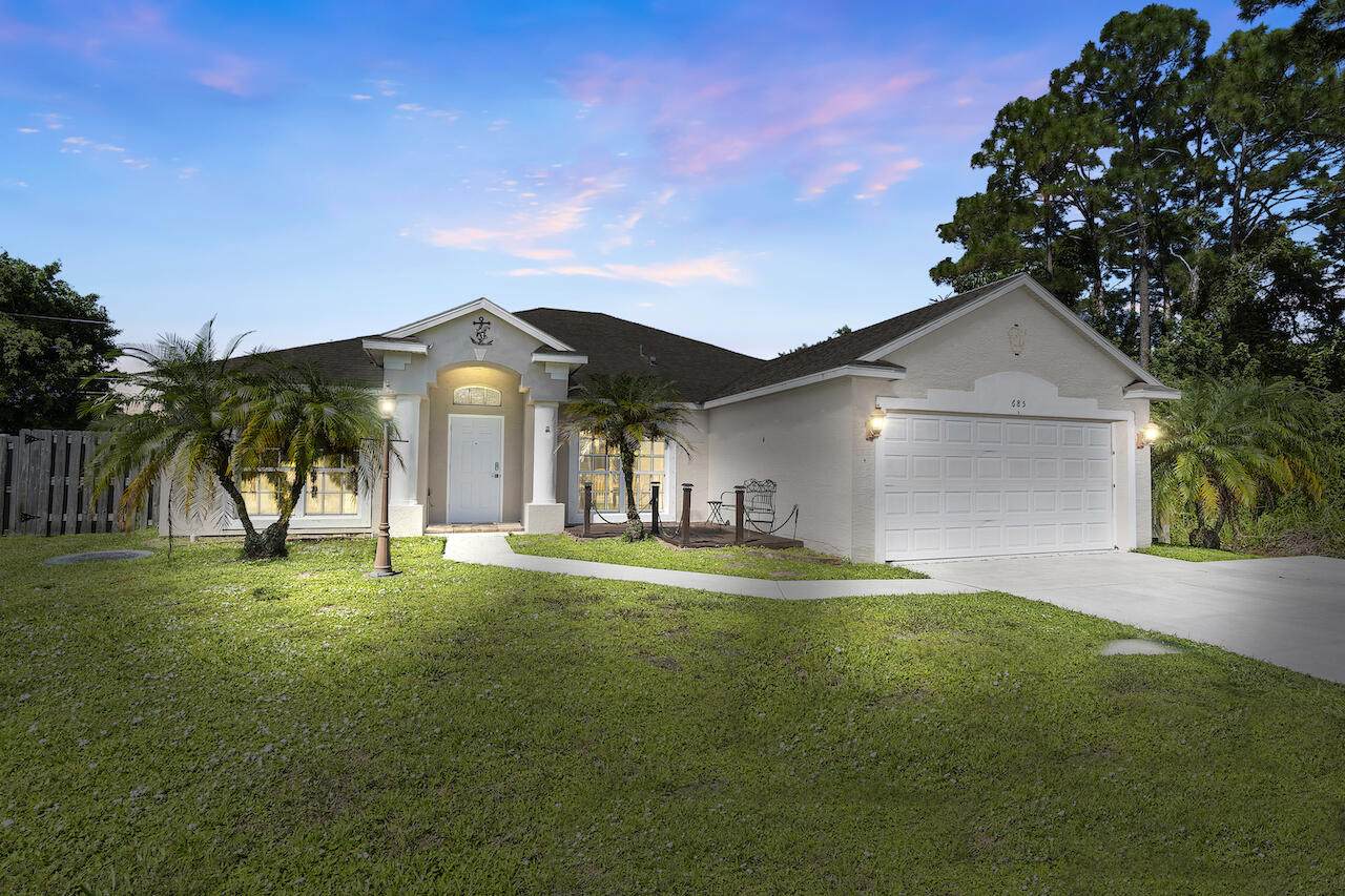 685 Sweetbay Avenue - Photo 1