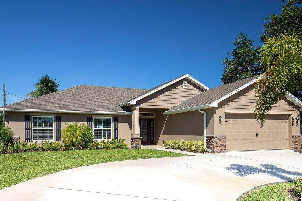 611 Prineville Street - Photo 1