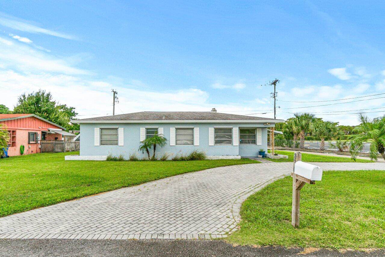 830 Palm Street - Photo 1