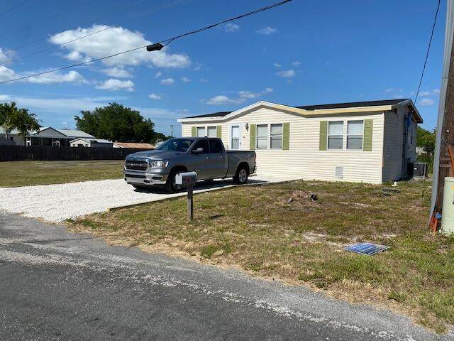 1141 Lake Dr - Photo 1