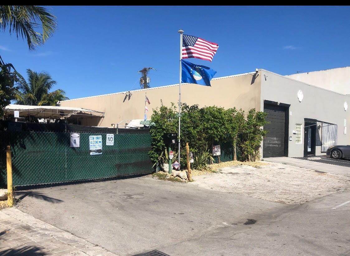 115 32nd Street - Photo 1