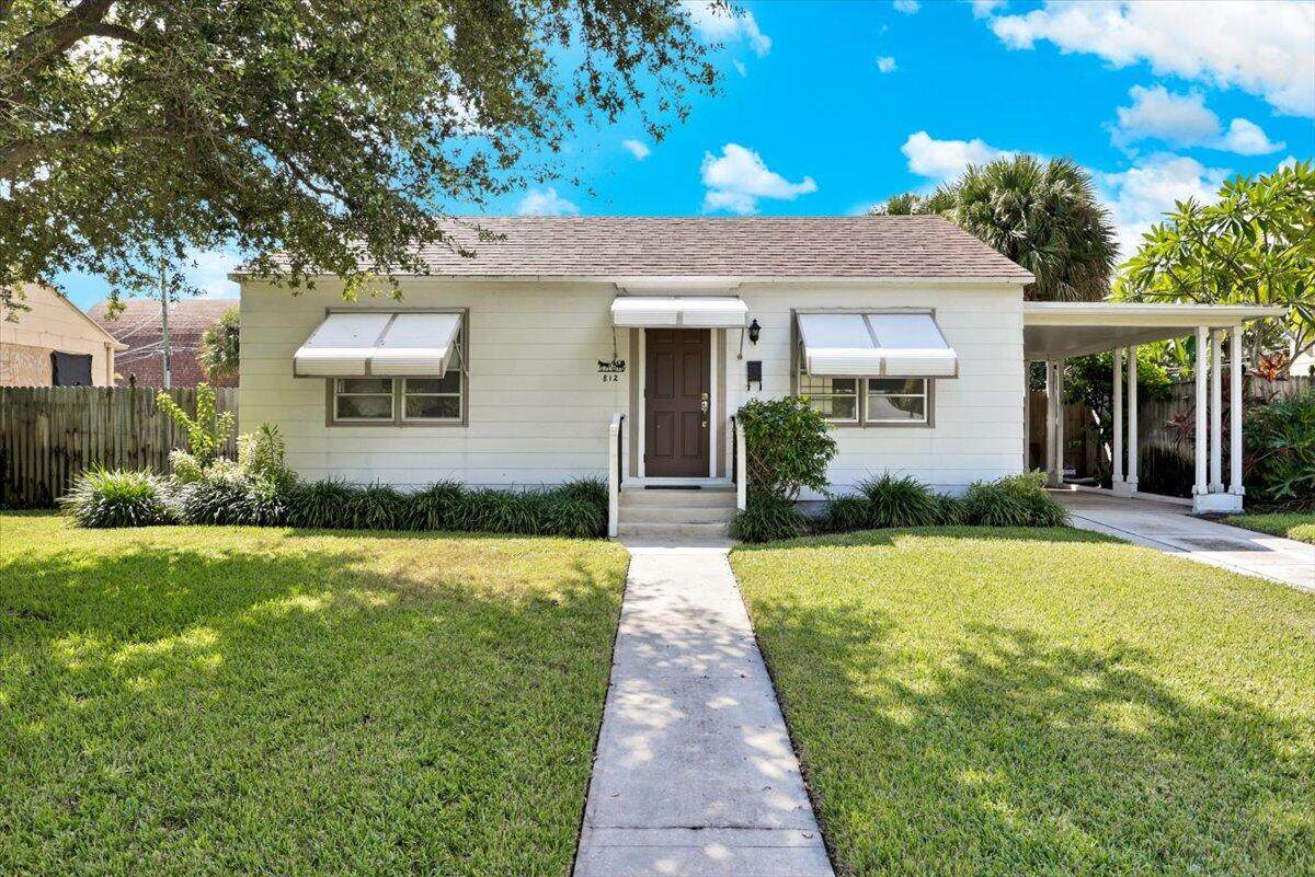 812 Summit Boulevard - Photo 1