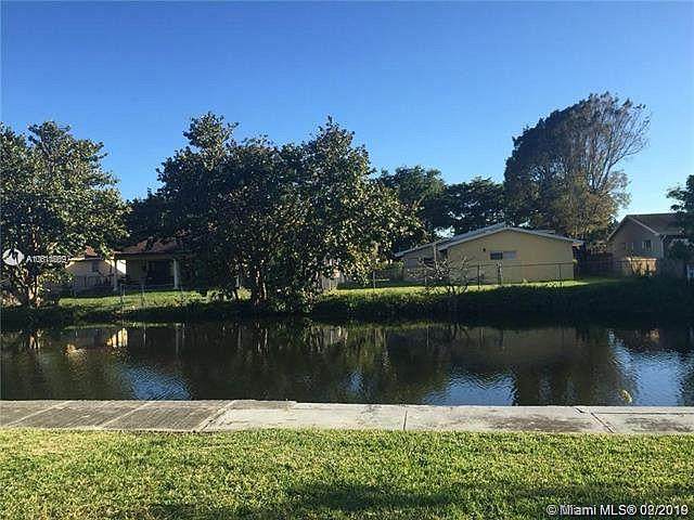 305 5th Street - Photo 1
