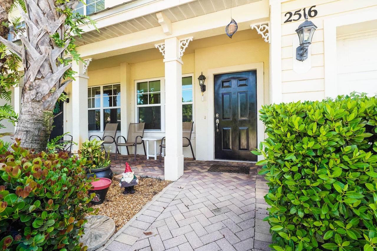 2516 Creekside Drive - Photo 1