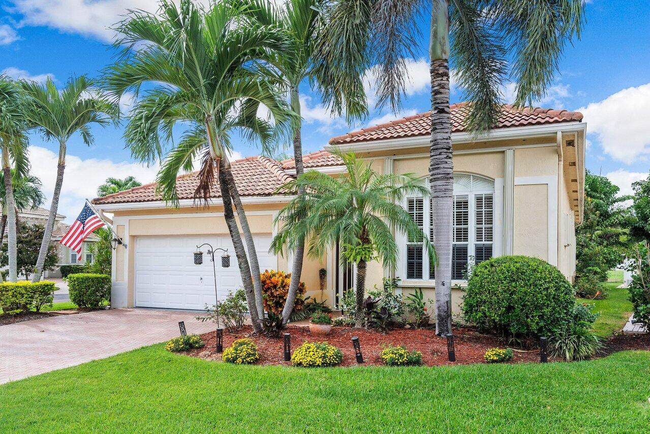 228 Palm Circle - Photo 1