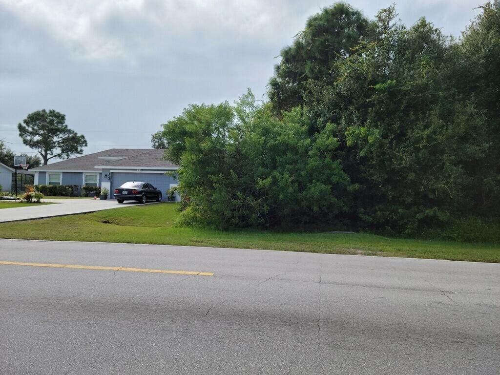 1070 Del Rio Boulevard - Photo 1