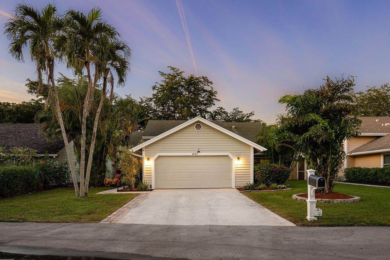 457 Goldenwood Way - Photo 1
