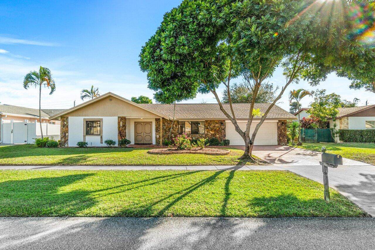 5457 Sandhurst Circle - Photo 1