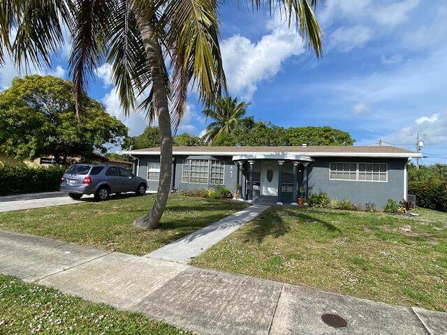 847 Evergreen Drive - Photo 1
