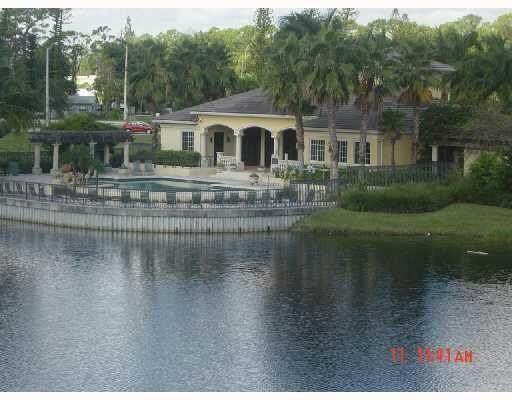 900 Crestwood Court - Photo 1
