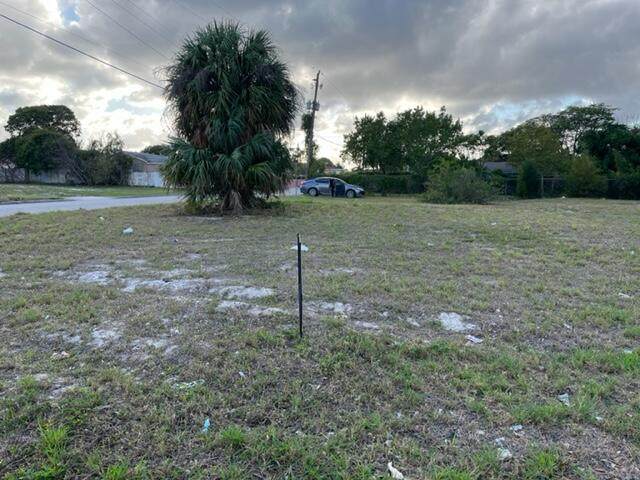 1020 30th Street - Photo 1