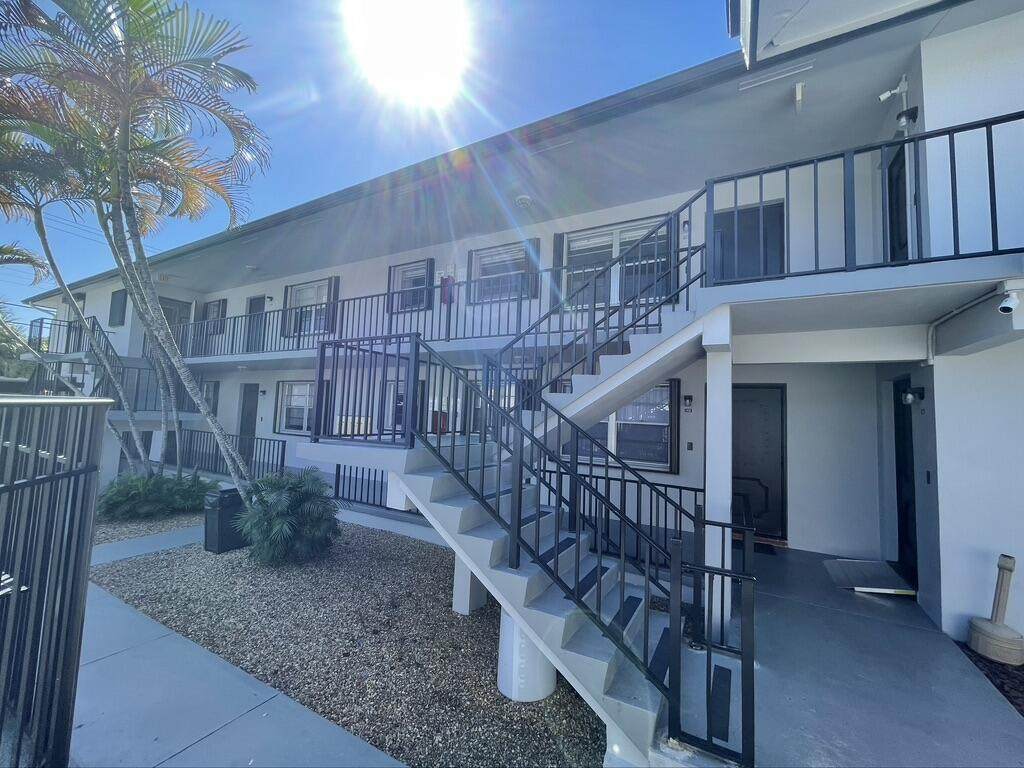 1010 N Street - Photo 1