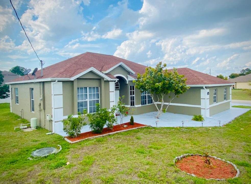 4402 Savona Boulevard - Photo 1