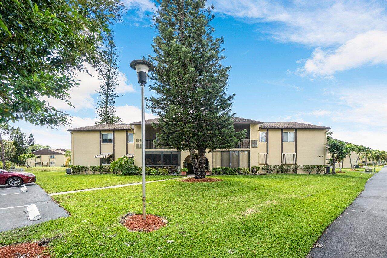 341 Pine Ridge Circle - Photo 1