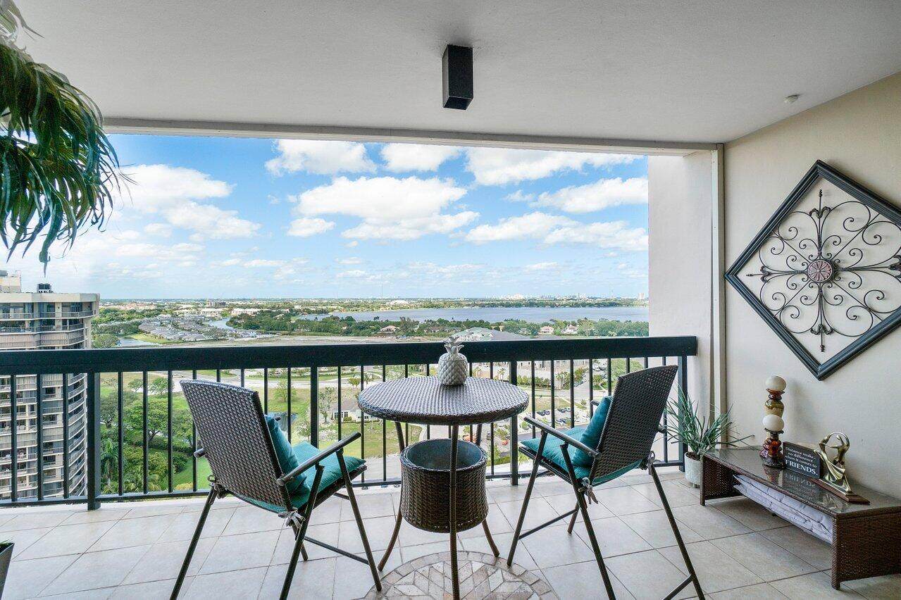 2425 Presidential Way - Photo 1